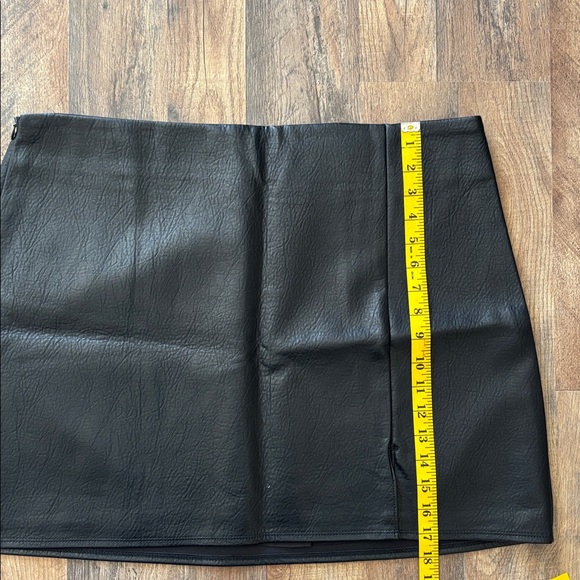 Old Navy Faux Leather Black Mini Skirt New with tags - Picture 3 of 8